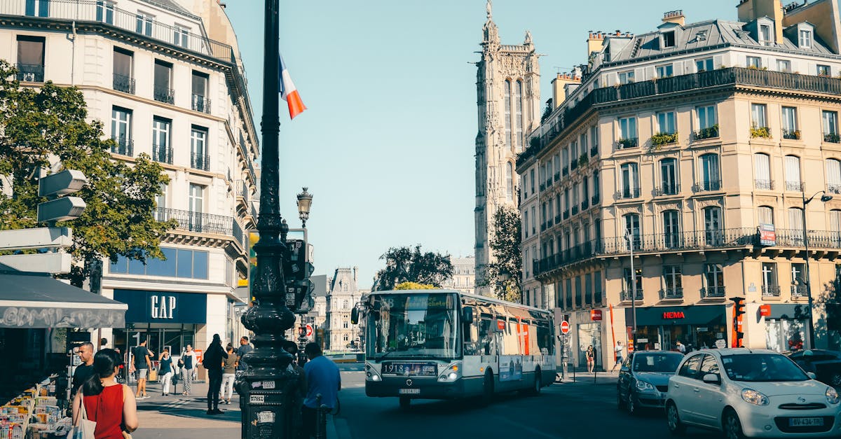 découvrez le prix du passeport français, les frais associés et les étapes pour l'obtenir facilement. informez-vous sur les documents nécessaires et le temps de traitement pour planifier votre demande en toute sérénité.