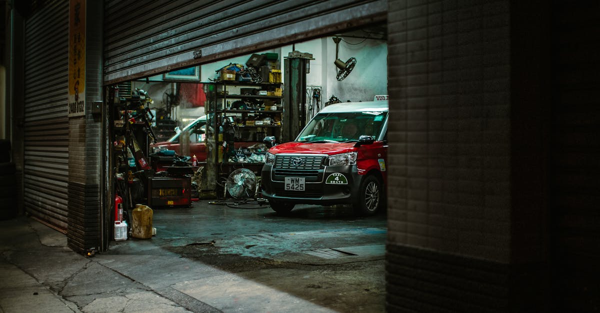 découvrez nos services automobiles de qualité, incluant l'entretien, les réparations et les conseils personnalisés pour garantir la performance et la sécurité de votre véhicule.